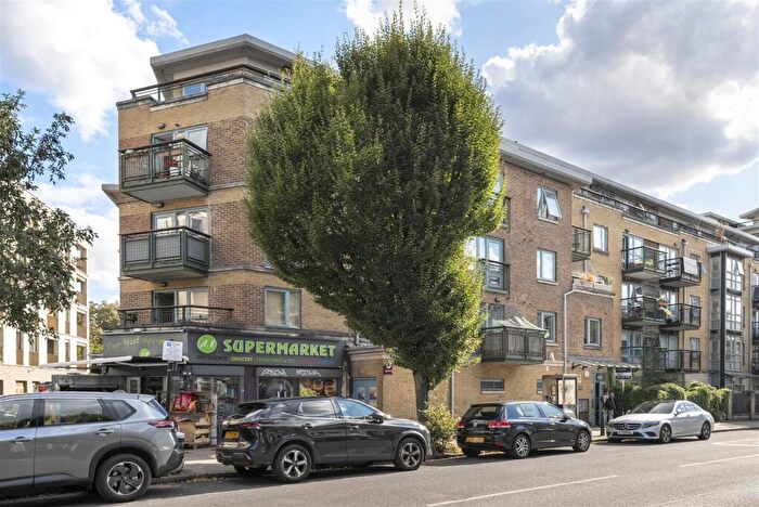 1 Bedroom Apartment For Sale In Hexton Court, Brownswood Road, N4