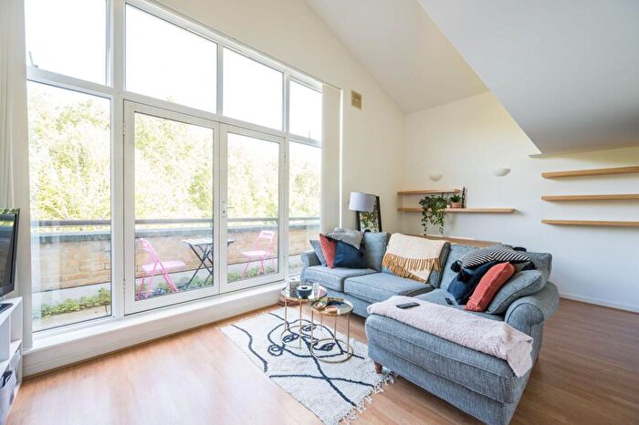 1 Bedroom Flat To Rent In Old Ford Road, Bow, London, E3