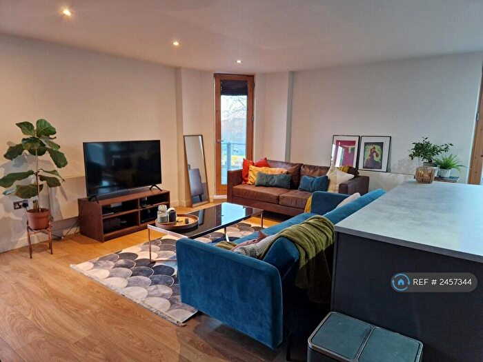 2 Bedroom Flat To Rent In Grove Apartments, Stratford, E15