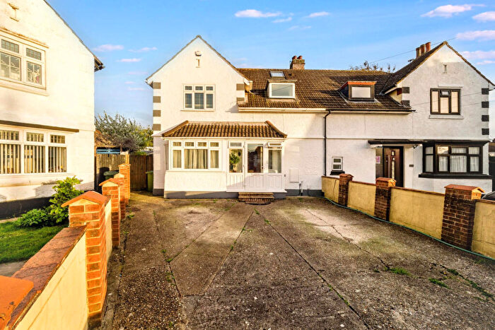 3 Bedroom Semi Detached House For Sale In Trustons Gardens, Hornchurch, RM11