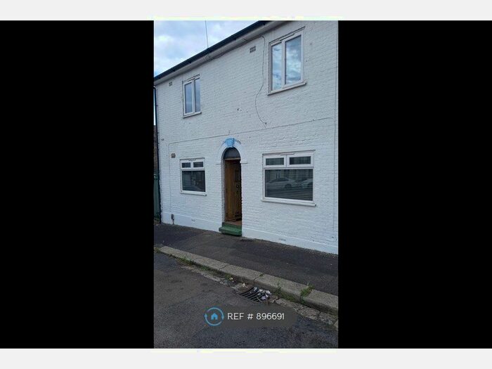 3 Bedroom Detached House To Rent In Buller Road, Chatham, ME4