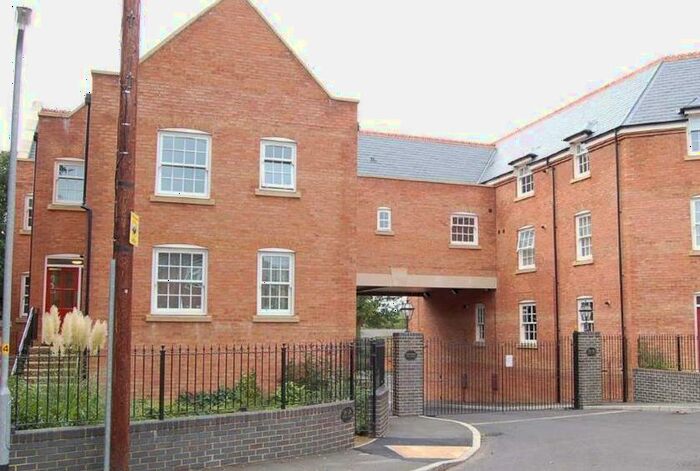 1 Bedroom Flat To Rent In Top Floor Apartment - Well Lane, Rothwell, NN14