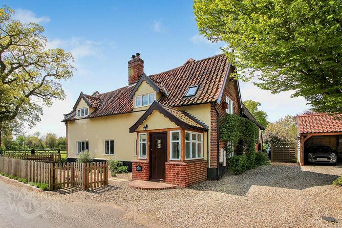 6 Bedroom Detached House For Sale In Church Road, Hedenham, Bungay, NR35