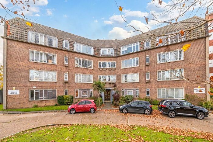 2 Bedroom Flat For Sale In Willesden Lane, Willesden, NW6