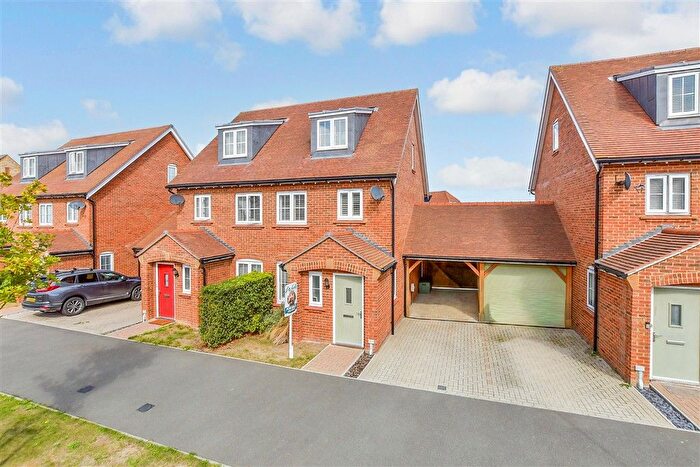 3 Bedroom Semi-Detached House For Sale In Caldecott Road, Maidstone, Kent, ME16