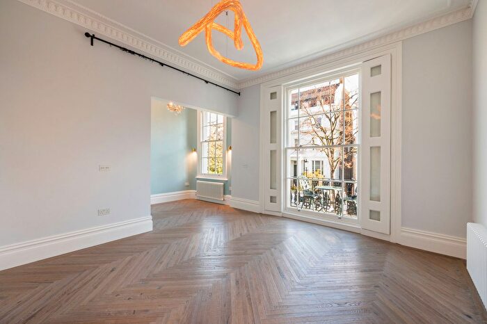 Studio To Rent In Pembridge Place, London, W2