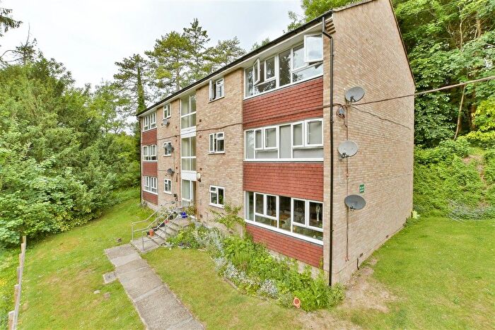 2 Bedroom Flat For Sale In Succombs Hill, Warlingham, Surrey, CR6