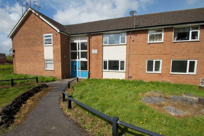3 Bedroom Flat To Rent In Raby Court, Ellesmere Port, Cheshire., CH65