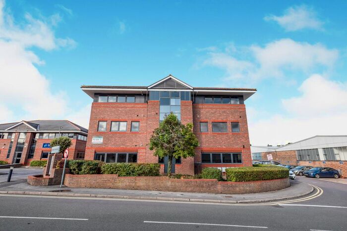 2 Bedroom Flat To Rent In Osborn Way, Hook, RG27