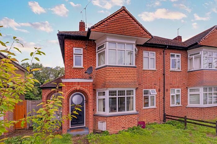 2 Bedroom Flat To Rent In Warwick Road, Thames Ditton, KT7
