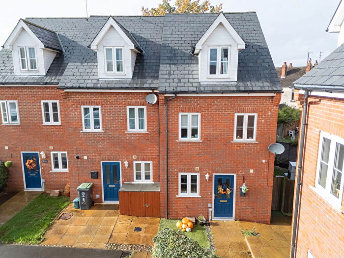 3 Bedroom Town House For Sale In Oak Mews, Rushden, NN10