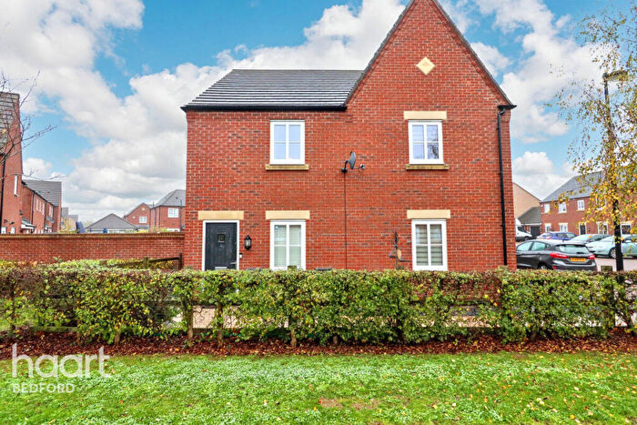 2 Bedroom Semi-Detached House For Sale In Borage Walk, Bedford, MK45
