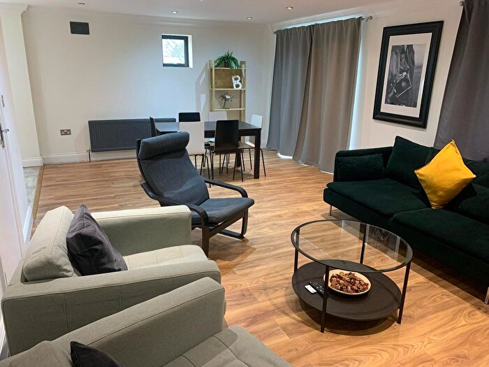 3 Bedroom Flat To Rent In London, N15