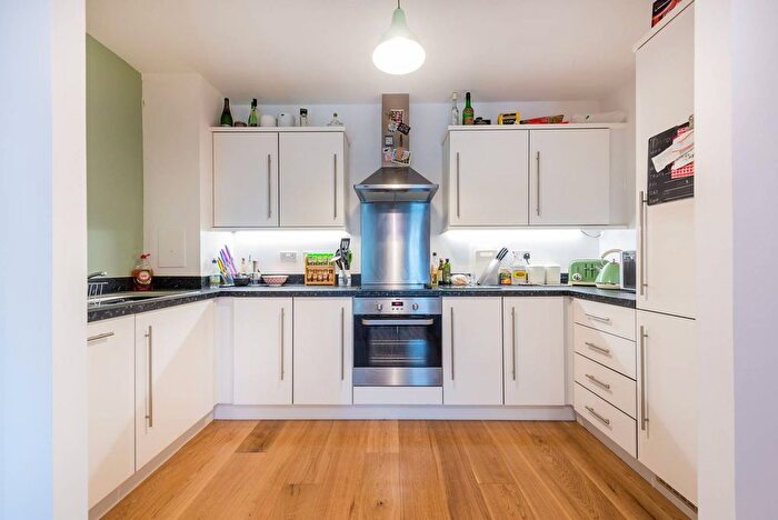 1 Bedroom Flat For Sale In Great West Quarter, Brentford, Brentfort, TW8