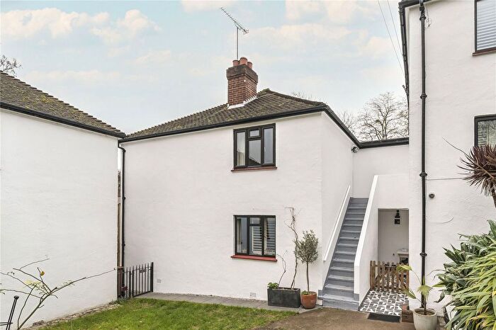 2 Bedroom Flat To Rent In The Glebe, Blackheath, SE3