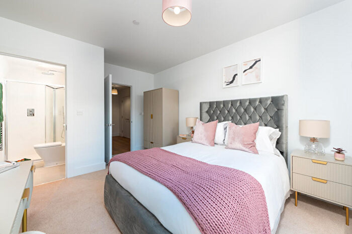 1 Bedroom Apartment For Sale In Park Rise, Riverbank Court, Sunrise Avenue, Hornchurch, Havering, RM12