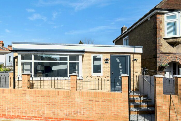 1 Bedroom Detached House For Sale In Lewis Road, Mitcham, CR4