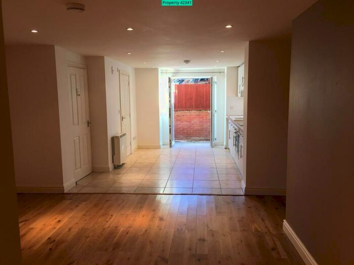 1 Bedroom Ground Flat To Rent In Wilton Road, Salisbury, SP2