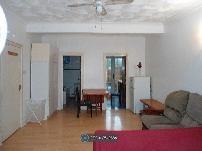 Studio To Rent In Denbigh Road, Hounslow, TW3