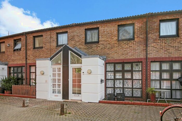3 Bedroom Property To Rent In Marie Lloyd Gardens, Hillrise Road, Archway, N19