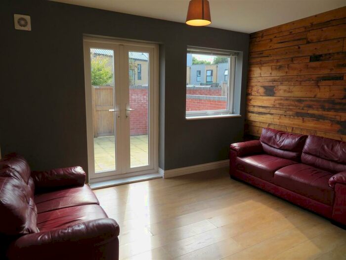 6 Bedroom House To Rent In Blackfriars Road, Southsea, PO5