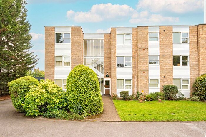 2 Bedroom Flat For Sale In Queens Road, Weybridge, KT13