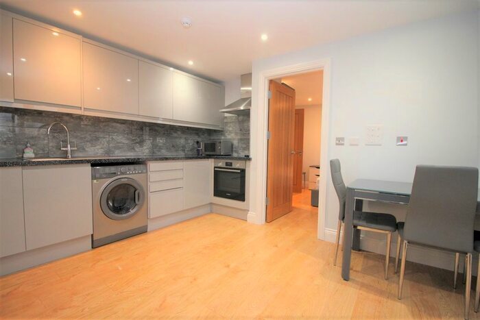 1 Bedroom Flat To Rent In Hale Lane, Edgware, HA8
