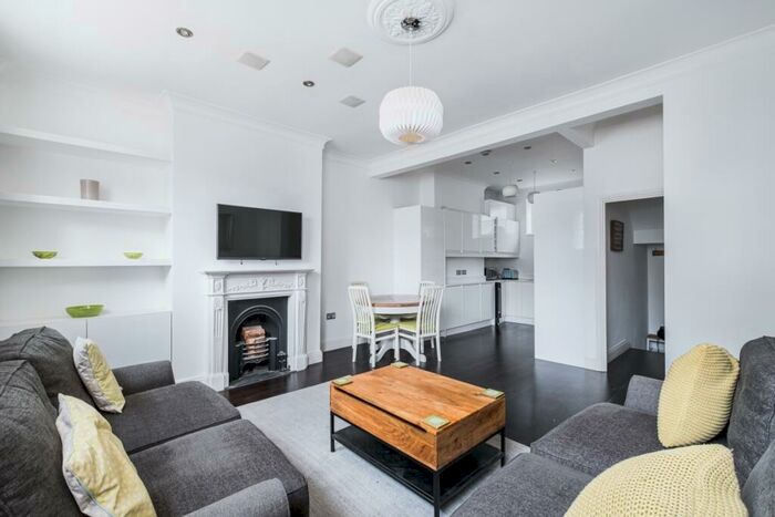 2 Bedroom Duplex To Rent In St. Peter's Street London, N1