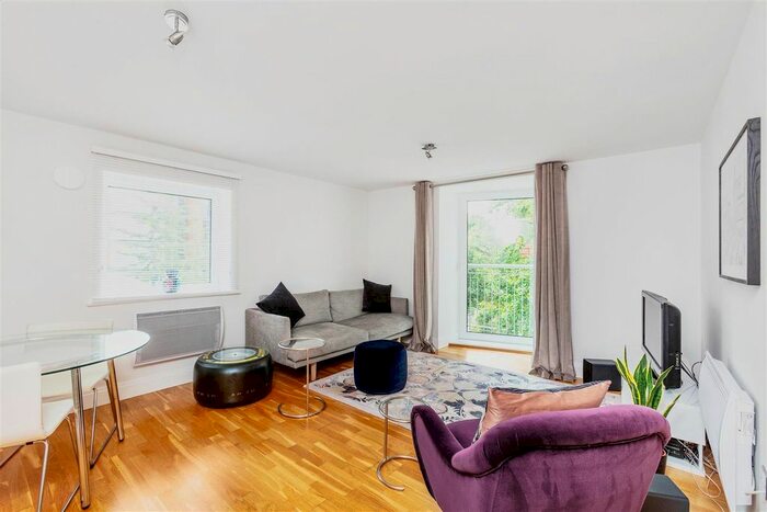 1 Bedroom Flat To Rent In Holland Gardens, Brentford, TW8