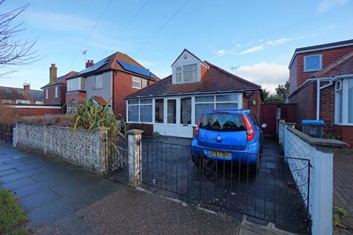 2 Bedroom Detached Bungalow For Sale In Maynard Avenue, Margate, Kent, CT9