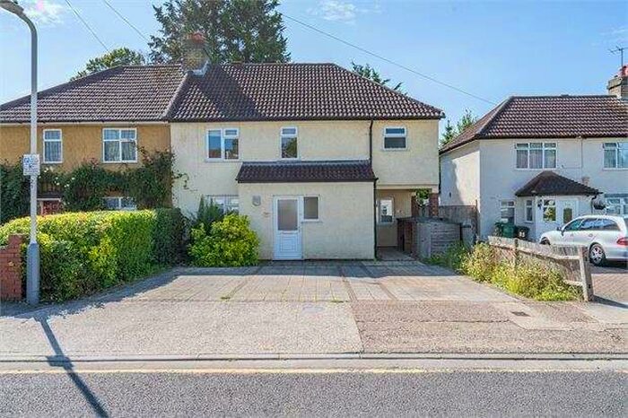 2 Bedroom Maisonette Flat To Rent In Manor Waye, Uxbridge, UB8