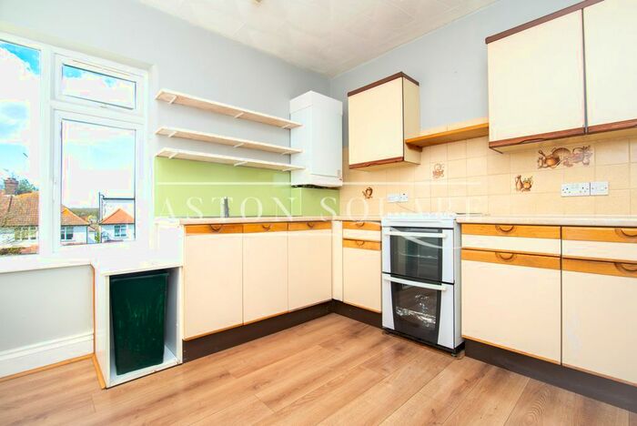 3 Bedroom Flat To Rent In Ashbourne Avenue, London, NW11