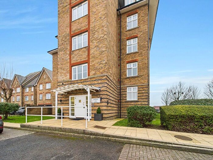 2 Bedroom Flat For Sale In Sandling Way, Chatham, Kent, ME4