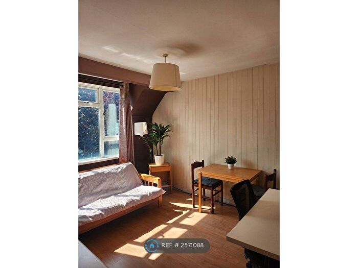 1 Bedroom Flat To Rent In Oakworth Court, London, N8