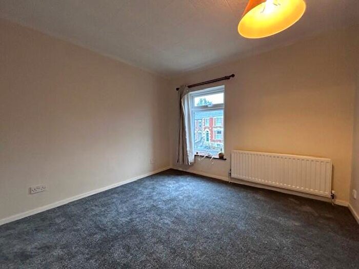 3 Bedroom Semi Detached House To Rent In West Street, Dunstable, Beds, LU6