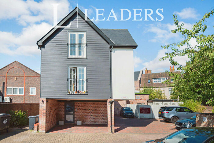 1 Bedroom Flat To Rent In Hawkley Mews, CM12