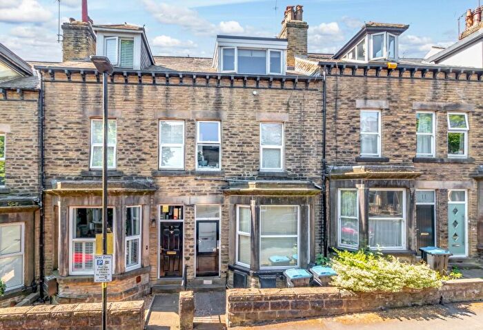 1 Bedroom Apartment For Sale In Glebe Avenue, Harrogate, HG2