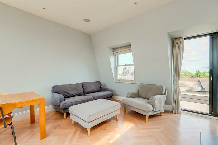 2 Bedroom Apartment To Rent In Vardens Road, SW11