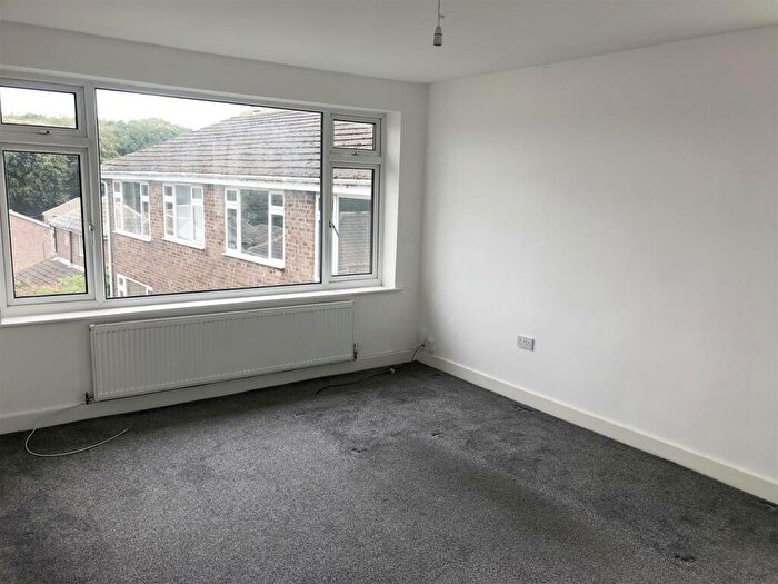 2 Bedroom Flat For Sale In Chellow Gardens, Allerton, Bradford, BD15