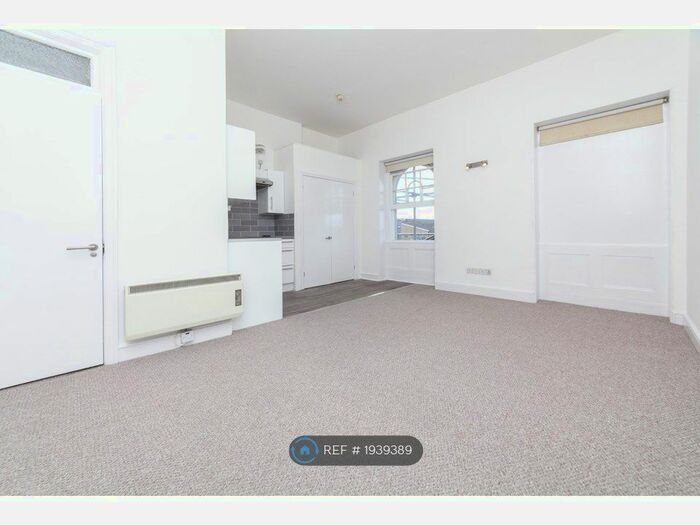 Studio To Rent In North Road, London, N7