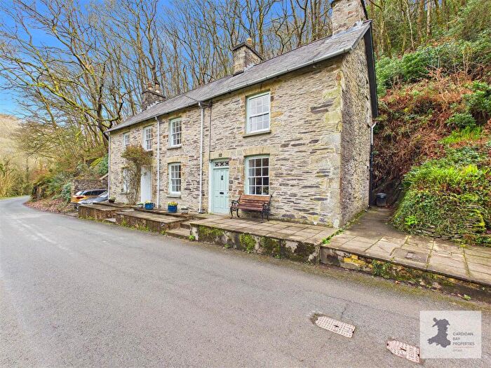 3 Bedroom Country House For Sale In Dre-Fach Felindre, Llandysul, SA44