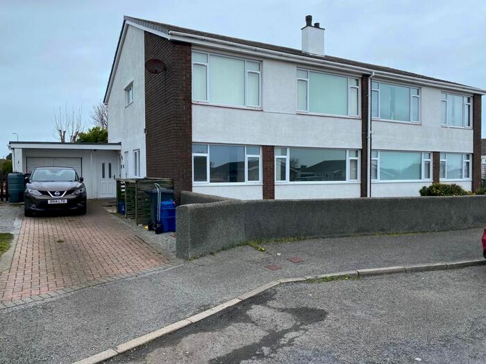 2 Bedroom Flat To Rent In Cae Braenar, Holyhead, LL65