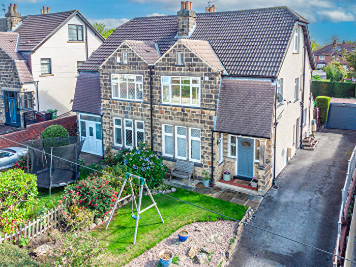 4 Bedroom Semi-Detached House For Sale In Bentcliffe Drive, Leeds, LS17