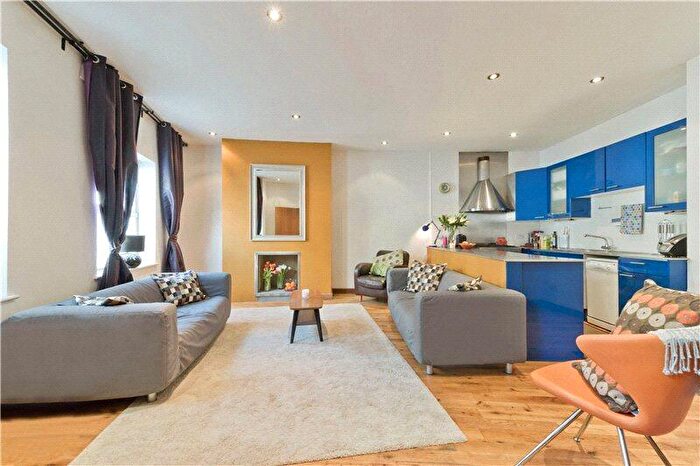 3 Bedroom Semi-Detached House To Rent In Balls Pond Road, Islington, N1