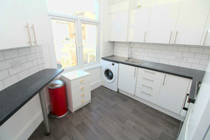 3 Bedroom Apartment To Rent In Brockley Road, Brockley, SE4