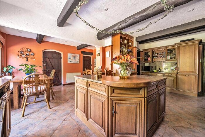 5 Bedroom Detached House For Sale In Carrick Lane, Yateley, Hampshire, GU46