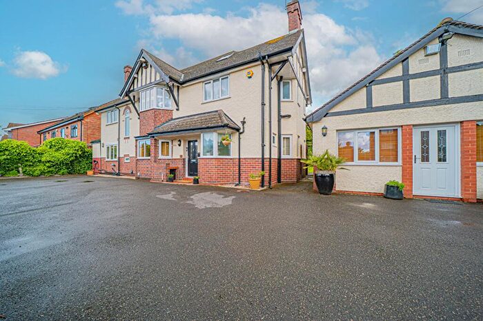 6 Bedroom Detached House For Sale In Paradise Lane, Birmingham, B28