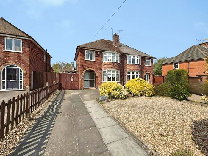 3 Bedroom Semi-Detached House For Sale In Grove Road, Blaby, Leicester, LE8