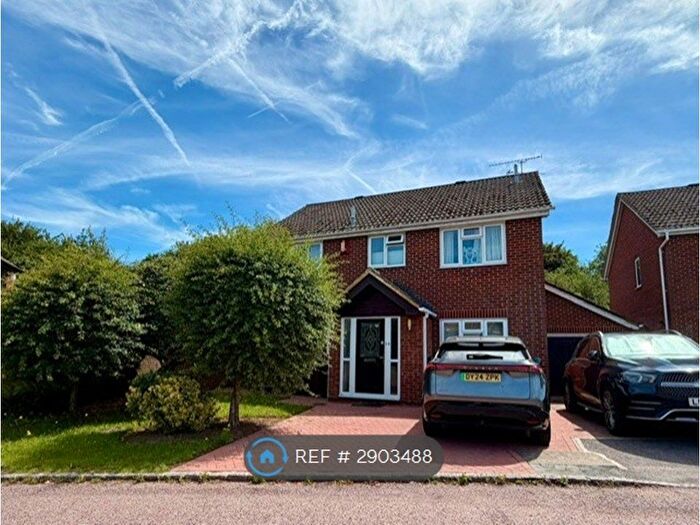 4 Bedroom Detached House To Rent In Cutbush Close, Reading, RG6