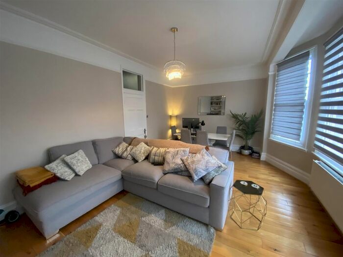 2 Bedroom Flat To Rent In Green Lanes, Winchmore Hill, N21